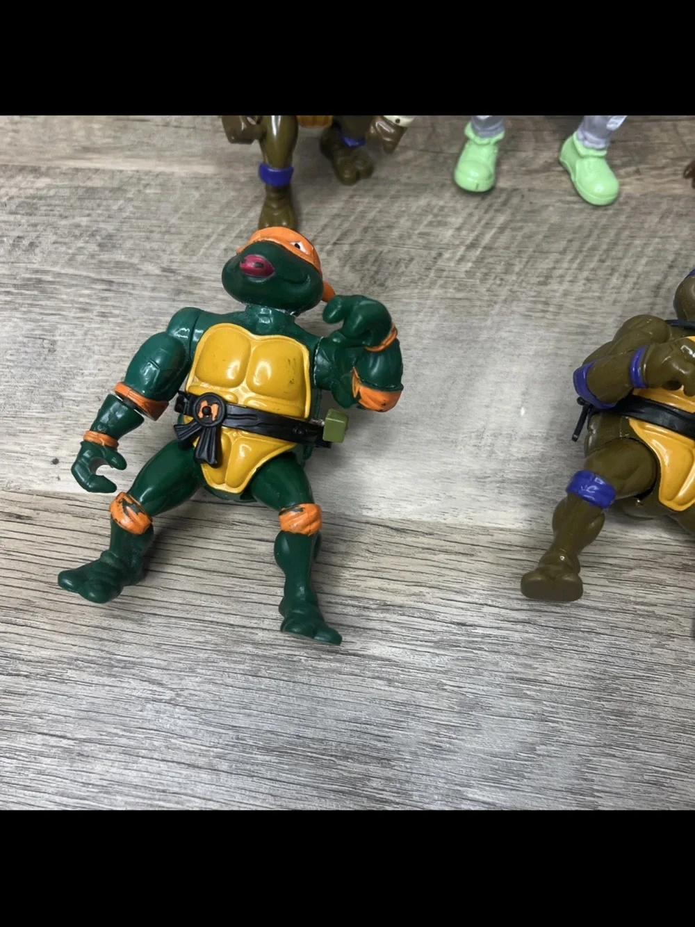Assorted Teenage Mutant Ninja Turtles & Friends Action Figure Lot - Mixed Colors